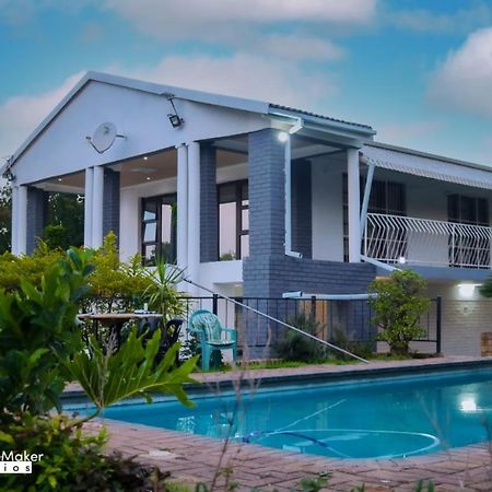 Falcon Lodge Newcastle Bagian luar foto