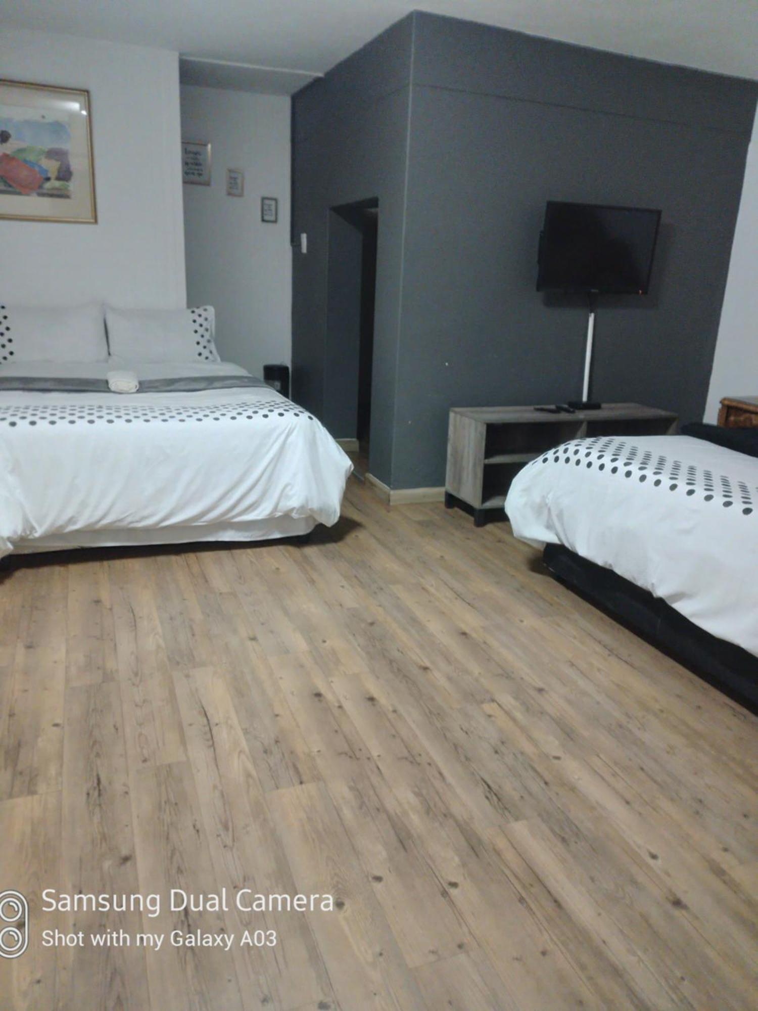 Falcon Lodge Newcastle Bagian luar foto