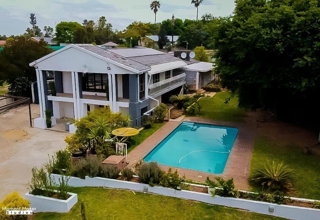 Falcon Lodge Newcastle Bagian luar foto