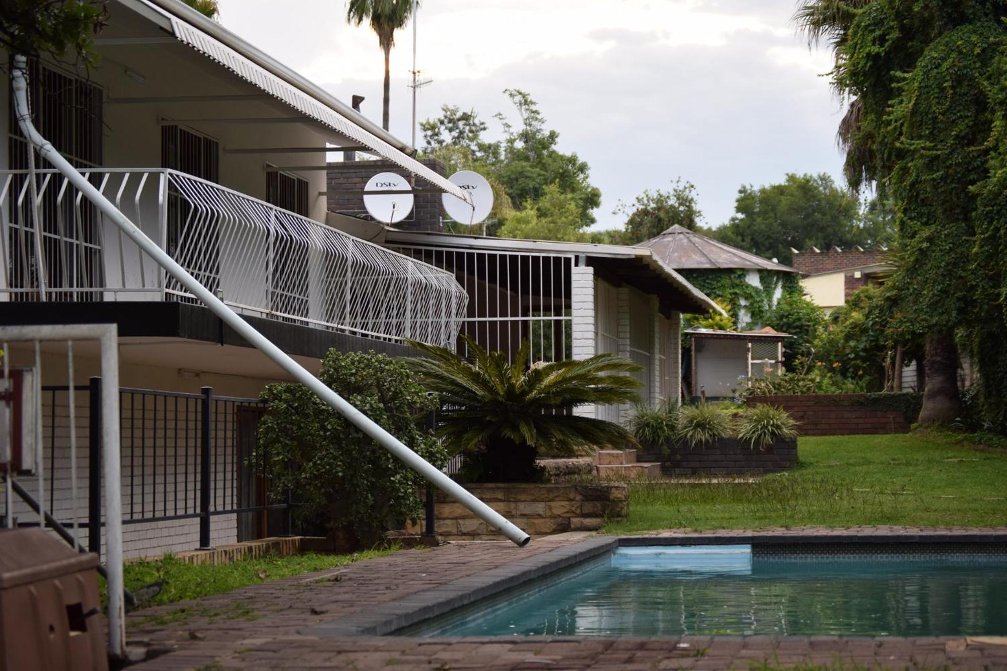 Falcon Lodge Newcastle Bagian luar foto